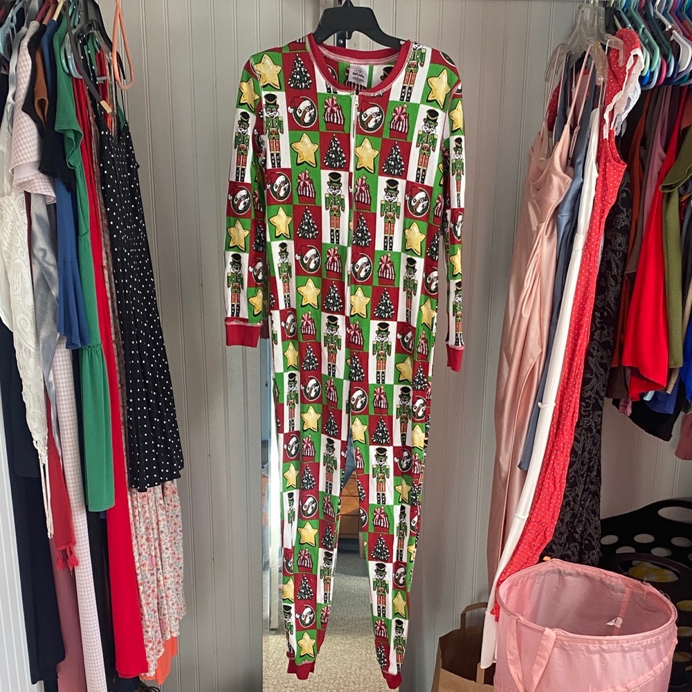 Christmas Buc-ee’s Nutcracker & Star Unisex One-Piece Pajama - Red & Green